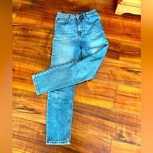 High rise BDG Girlfriend Jean, denim size 24